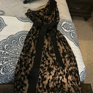 Beautiful cocktail dress size 4- worn once.